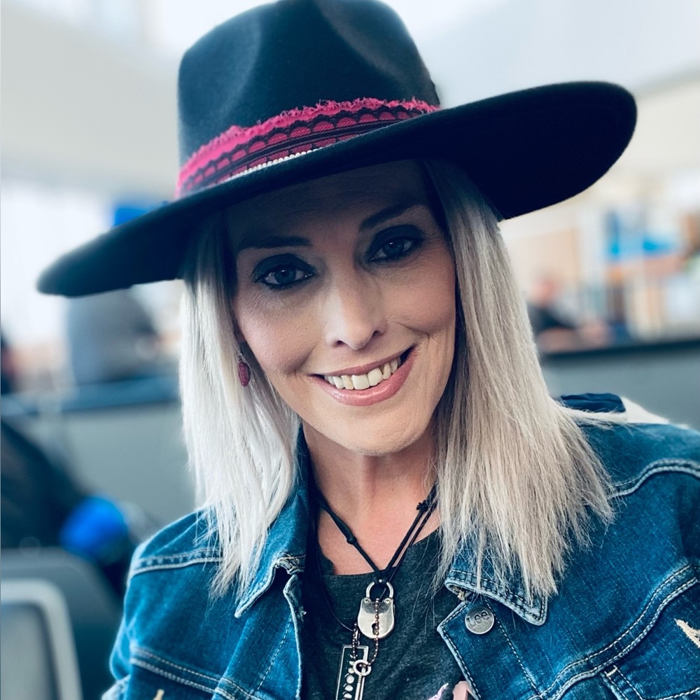 Meet your Posher, Debra